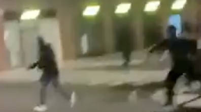 Cinghiate sulle auto: inferno dopo la partita del Marocco, cosa state vedendo | Video