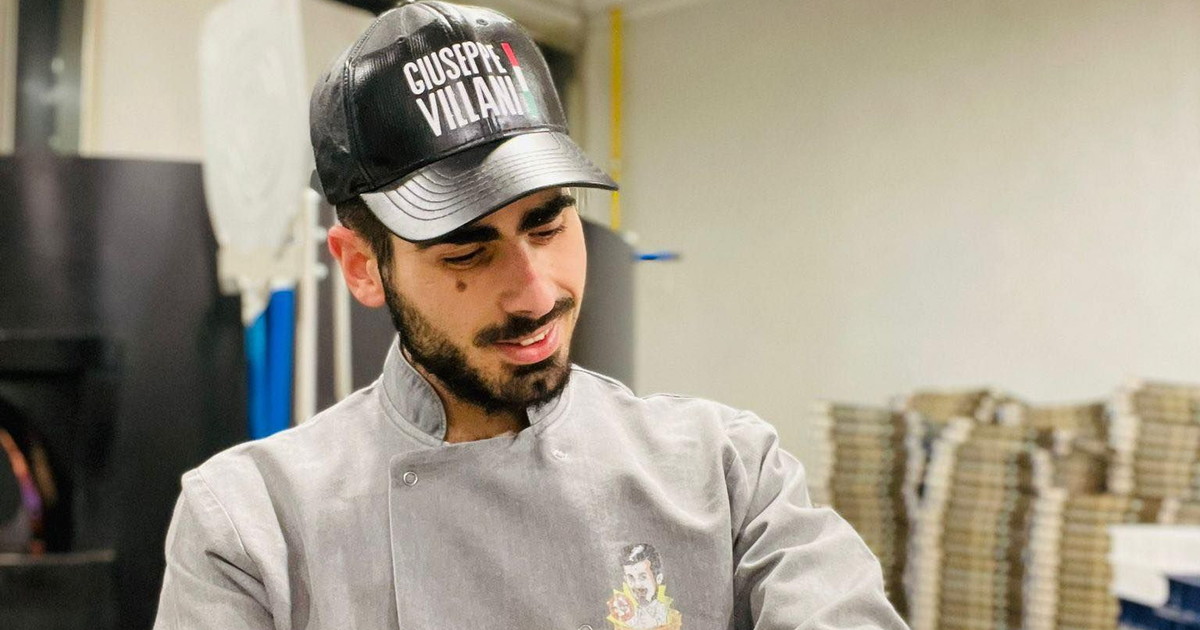 Il pizzaiolo che fa sognare i social si chiama Giuseppe Villani, la nuova star di Tik Tok Il pizzaiolo che fa sognare i social si chiama Giuseppe Villani, la nuova star di Tik Tok