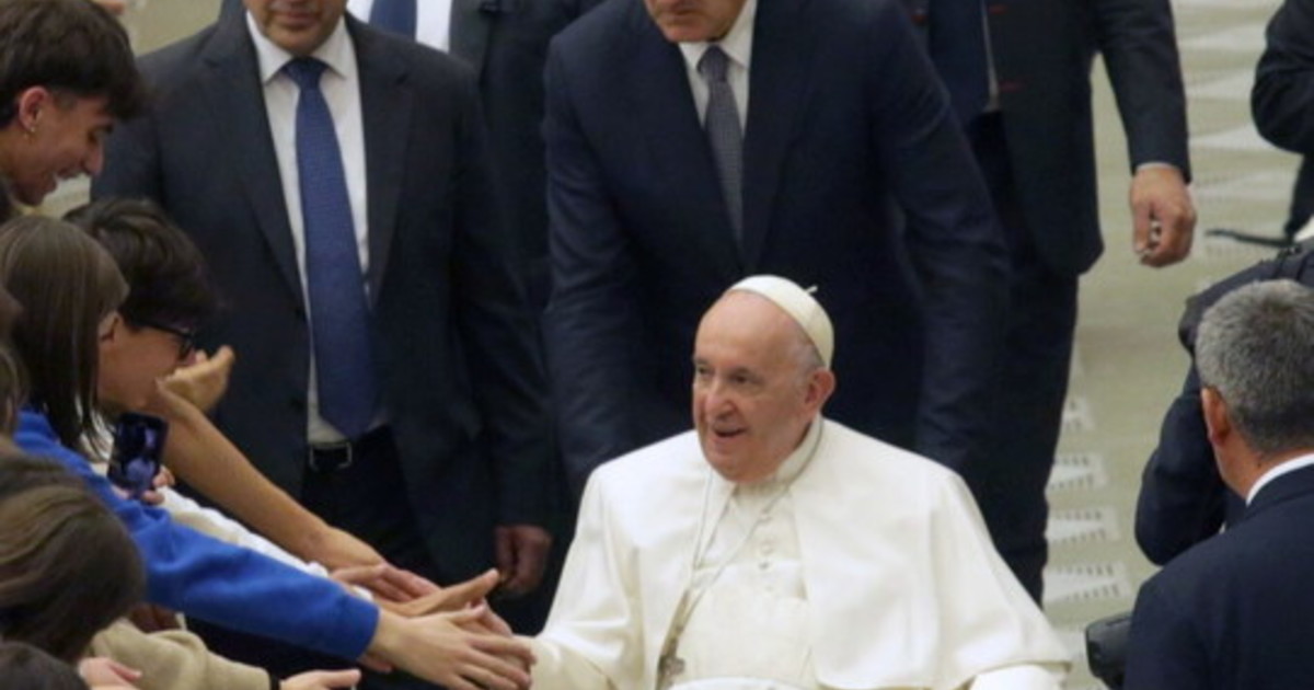 Papa Francesco “Sulla guerra vinca la pace” Papa Francesco “Sulla guerra vinca la pace”