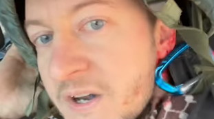 Kherson, giornalisti italiani bombardati in diretta: il video dell'agguato | <span style=color: rgb(153, 0, 0);>Guarda</span>