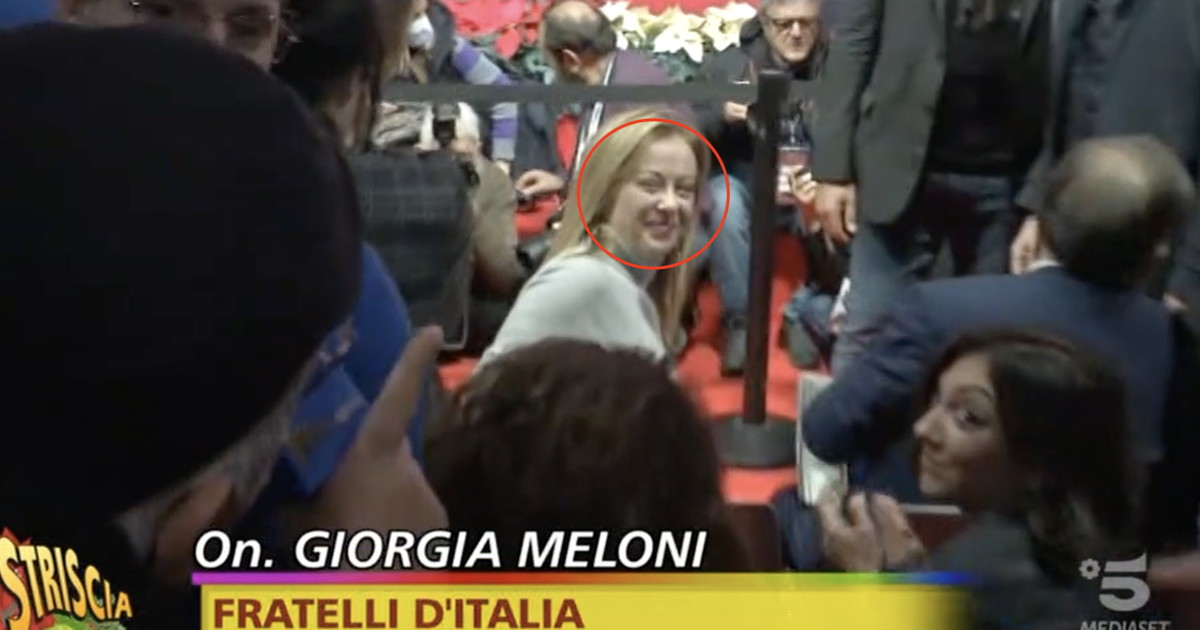 Eravamo in cinque. Striscia, agguato alla Meloni: come la sorprendono