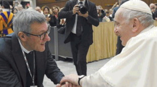 Landini s'inginocchia? Papa Francesco lo inchioda: Ora basta...