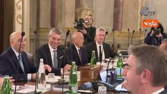 La Russa riunisce il Consiglio di Presidenza del Senato dopo blitz ambientalisti, le immagini