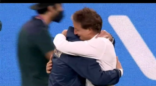 Tutto a galla: la scomoda verità di Gianluca Vialli su questo abbraccio