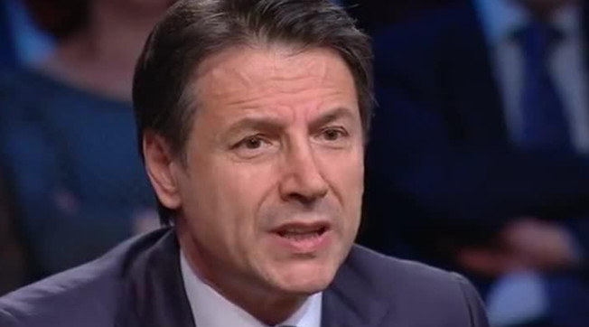 Hackerato il profilo Facebook di Conte, uno choc: cosa pubblicano | Guarda