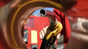 Il 30% della benzina venduto in nero: la truffa italiana (che spiega molte cose)