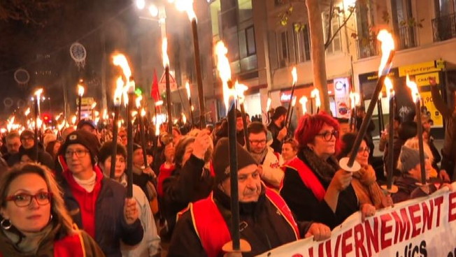 Macron, si mette male: pensioni, Marsiglia in piazza
