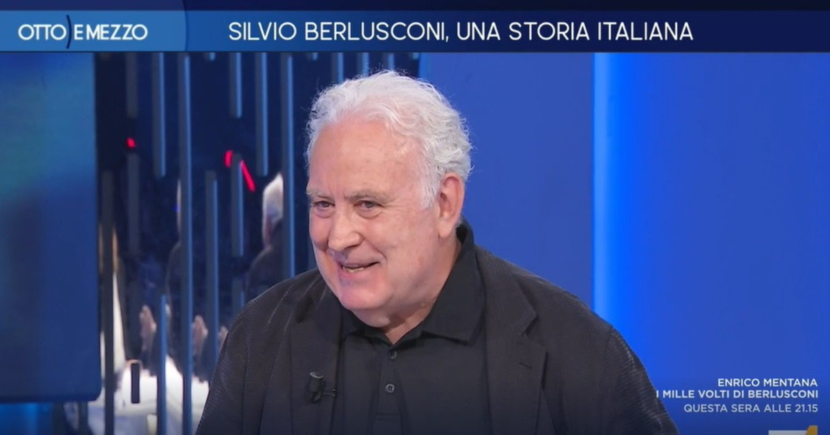 Santoro, l'aneddoto pazzesco su Berlusconi "Mentre fa l'amore in auto