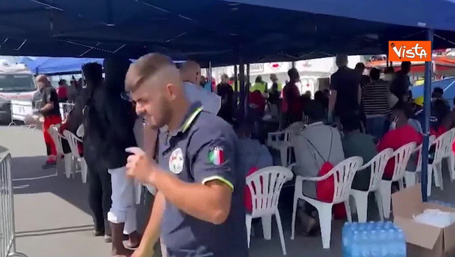 Migranti salvati dalle ong, altri 172 sbarcano a Salerno