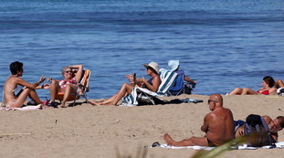 Morto di caldo in spiaggia: lutto tremendo, addio a un grande della cultura italiana