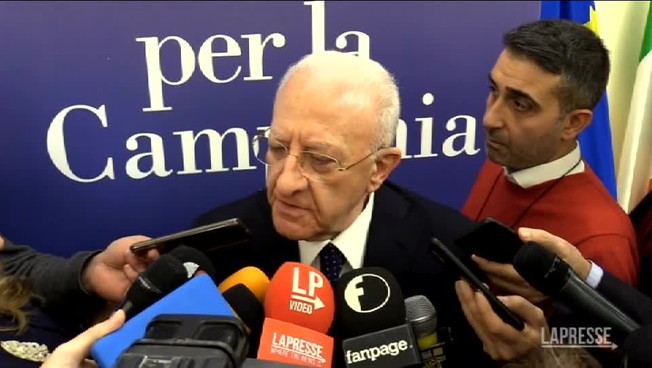 De Luca cade dalla sedia: 'Pronto a vincere'