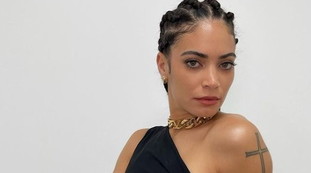 Elodie? "Non si presenti nuda come lei": altra bordata contro la cantante |  Libero Quotidiano.it