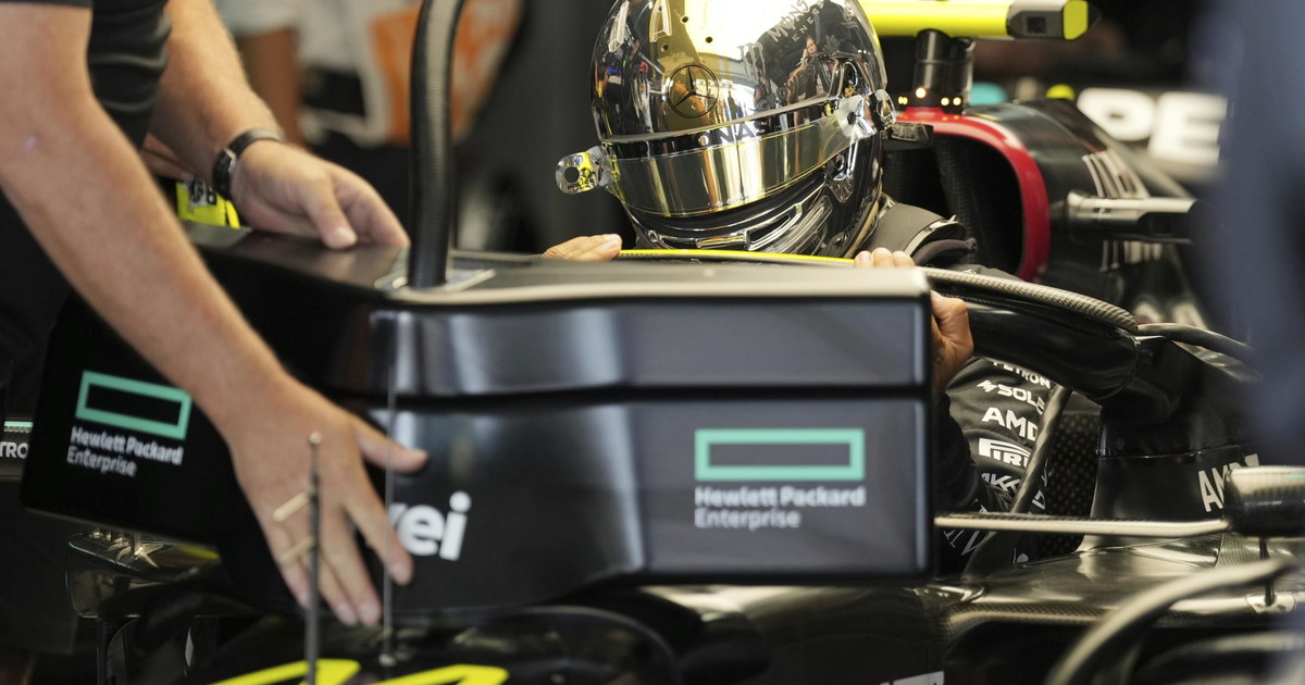 Lewis Hamilton alla Ferrari dal 2025: è ufficiale, svolta nel vertice a