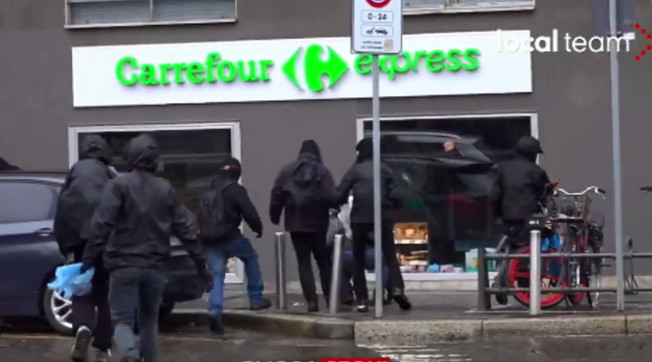 Pro-Gaza? No, assalto al supermercato: la vergogna a Milano / Guarda