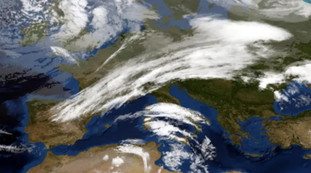 Meteo-choc, piogge e crollo termico: di quanto scenderà la colonnina in poche ore