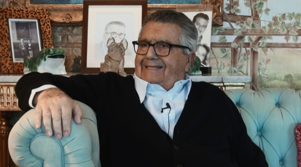 Un pavido. Ecco perché la Fiat non esiste più: De Benedetti, bordate a Elkann in tv | Video