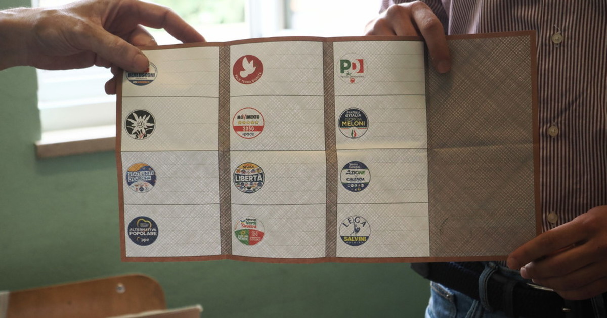 Europee 2024, scatta il riconteggio: "Plichi illeggibili, voti scritti