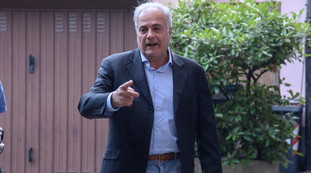 E' inutile! Non ce la possono fare!: papà Salis nervoso pure per un passaggio