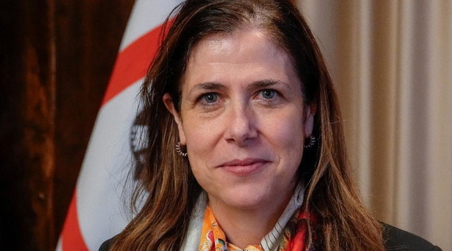 Più soldi, meno controlli. Clamoroso siluro del Fatto contro Alessandra Todde: guerriglia nel M5s?