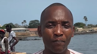 Dare la pensione ai senegalesi in Italia. Soumahoro, missione africana: quanti miliardi ballano