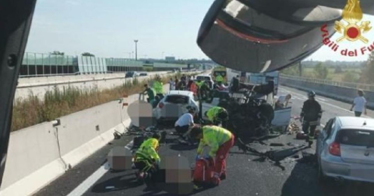 Incidente sulla A4, due feriti gravi e 9 auto coinvolte | Libero ...