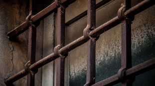 Oltre 4mila innocenti in cella, ma i giudici non pagano mai: i numeri agghiaccianti