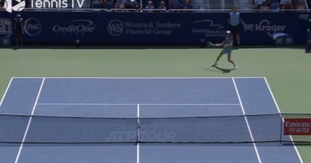 Jannik Sinner, missile lungo linea: il colpo che sconvolge Michelsen e tutto lo stadio | Video Jannik Sinner, missile lungo linea: il colpo che sconvolge Michelsen e tutto lo stadio | Video