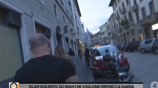 Oh, zocc***!. E le lanciano bottiglie di vetro: orrore contro l'inviata di Rete 4