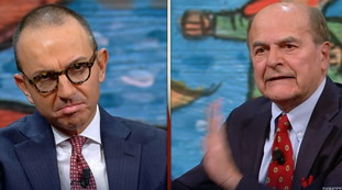 Un fascista con la svastica? Non so come avrei reagito. Incredibile Bersani, occhiolino ai violenti | Video