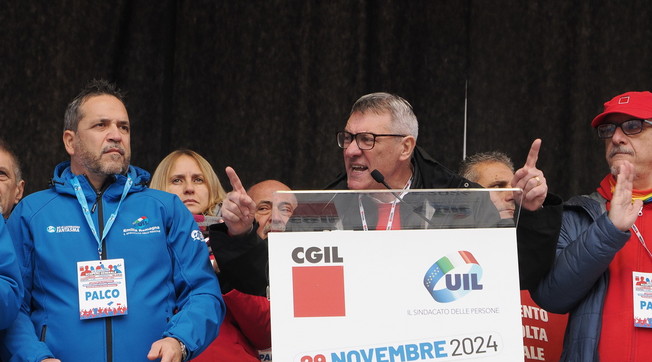 Allora non esiste come persona: Ladini vuole il caos, l'ultimo inquietante elogio della rivolta