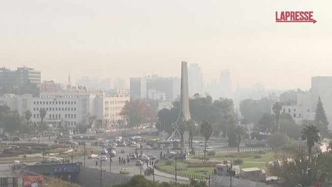 Siria, raid israeliani su Damasco: bombardati siti militari e aeroporto