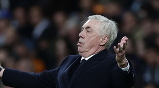 Ancelotti umiliato al Bernabeu, scena senza precedenti: con il Real Madrid &egrave; finita? | <span style=color: rgb(153, 0, 0);>Video</span>