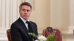 Ecco con chi ho perso la verginità: l'imbarazzante confessione di Emanuele Filiberto