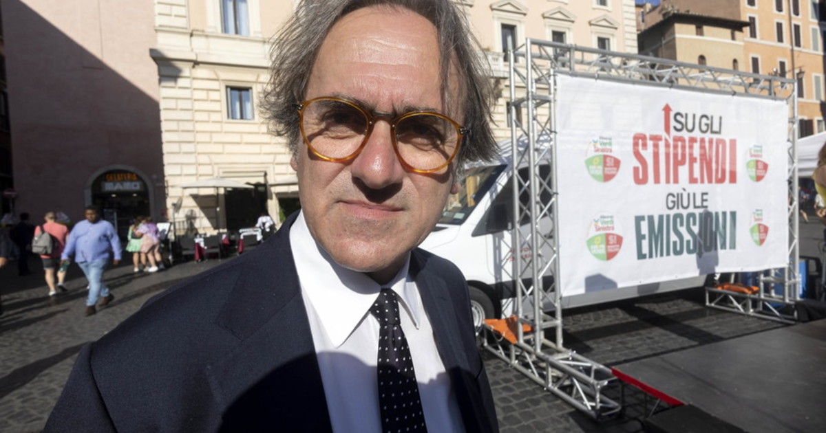 25 aprile, "hai sbagliato spezzone": l 25 aprile, "hai sbagliato spezzone": l