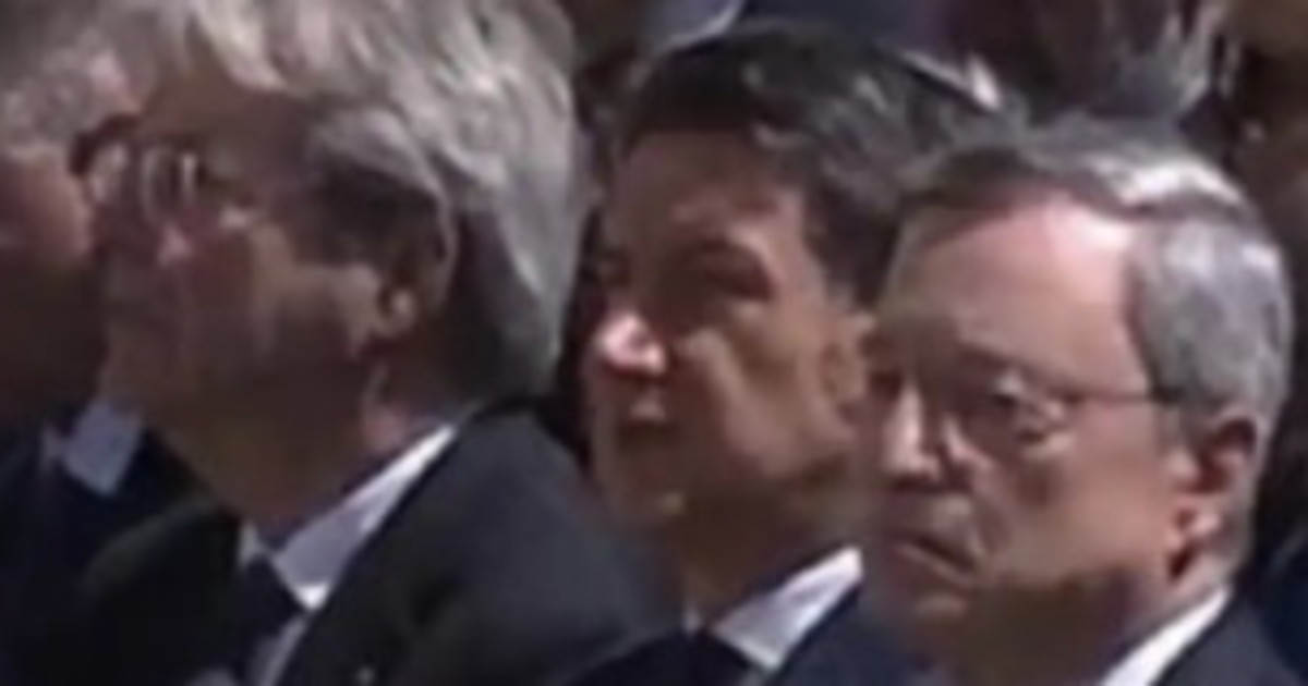 Papa Francesco, Giuseppe Conte e Mario Draghi: gelo siderale a San Pietro Papa Francesco, Giuseppe Conte e Mario Draghi: gelo siderale a San Pietro