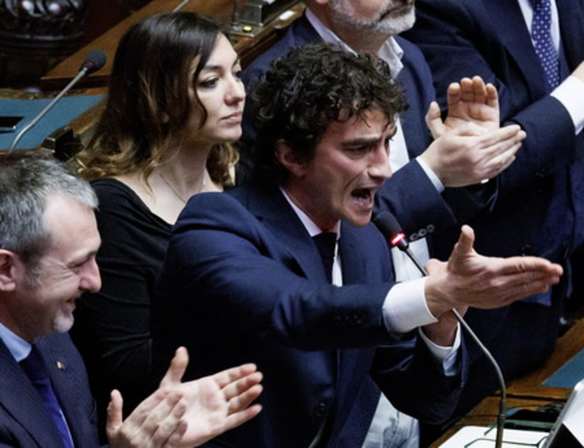 Bignami dập tắt sự phản đối của phe cánh tả trong nghị viện: "Meloni sẽ không làm như D'Alema đã làm." | Libero Quotidiano.it