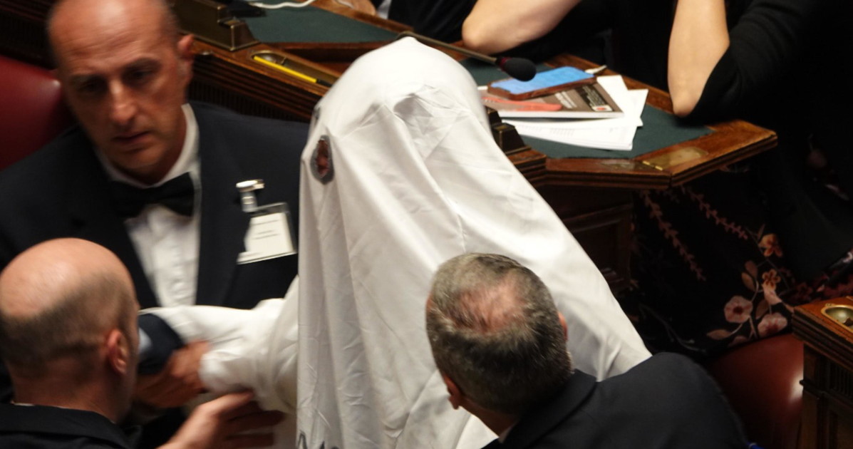 riccardo magi fantasma alla camera sospeso e punito anche da sinistra