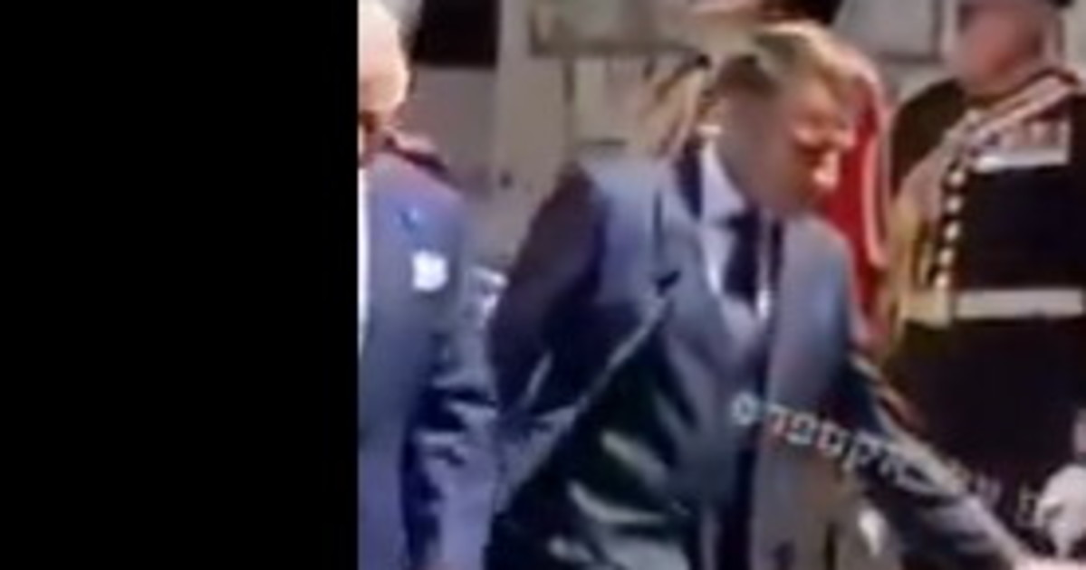 Macron umiliato ancora da Brigitte: davanti a Re Carlo...