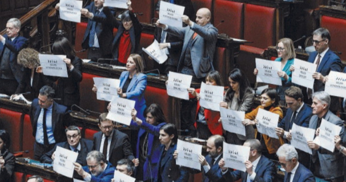 almasri il boomerang della sinistra rischia l inchiesta per fuga di notizie
