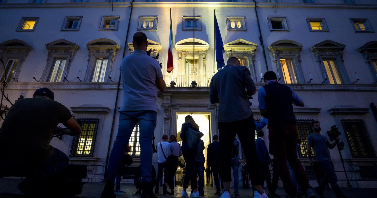 La Supermedia: Fdi vola, il Pd è dietro. La sorpresa che inguaia Elly La Supermedia: Fdi vola, il Pd è dietro. La sorpresa che inguaia Elly