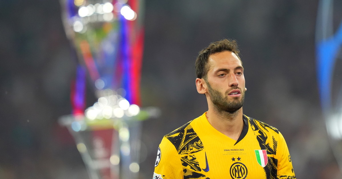 Calhanoglu verso Mourinho. Inter, ecco il sostituto: uno schiaffo al Milan Calhanoglu verso Mourinho. Inter, ecco il sostituto: uno schiaffo al Milan
