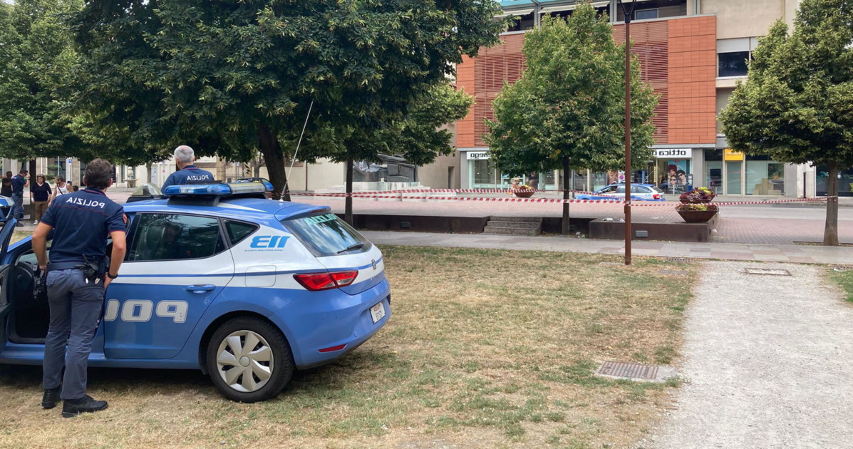 Rovigo, la maxi rissa tra stranieri finisce in disgrazia: 23enne muore accoltellato Rovigo, la maxi rissa tra stranieri finisce in disgrazia: 23enne muore accoltellato