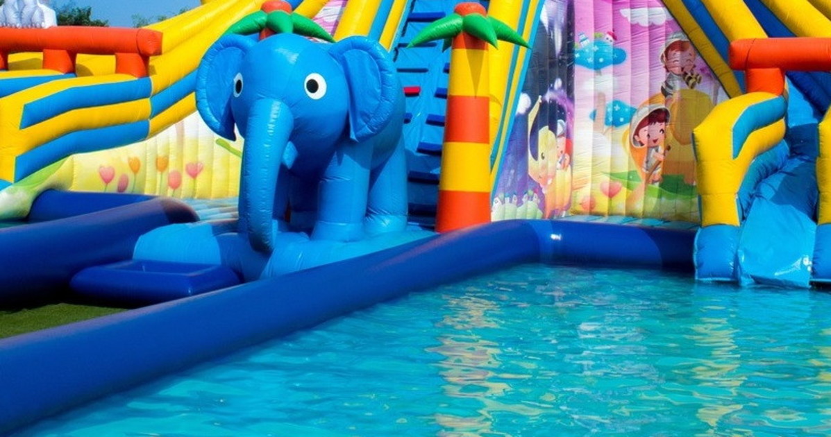 Gallipoli, bimbo di 7 anni cade in piscina e muore: choc all Gallipoli, bimbo di 7 anni cade in piscina e muore: choc all