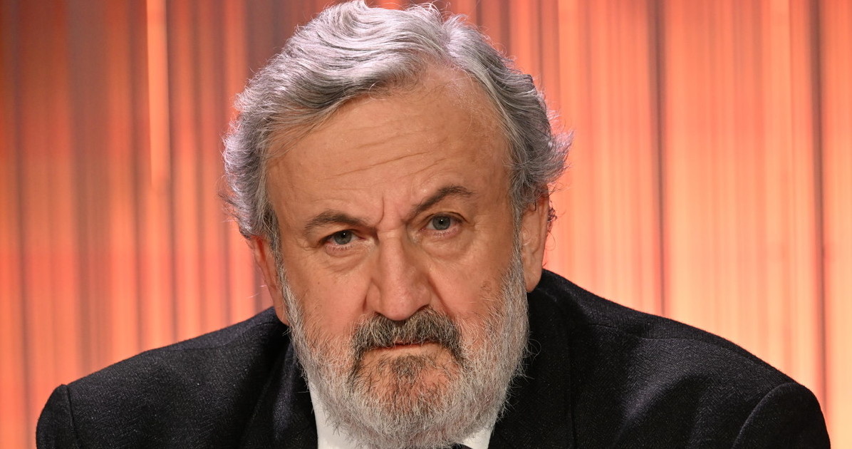 Michele Emiliano si autonomina nel Consiglio del Petruzzelli. Gasparri: "Una farsa" Michele Emiliano si autonomina nel Consiglio del Petruzzelli. Gasparri: "Una farsa"