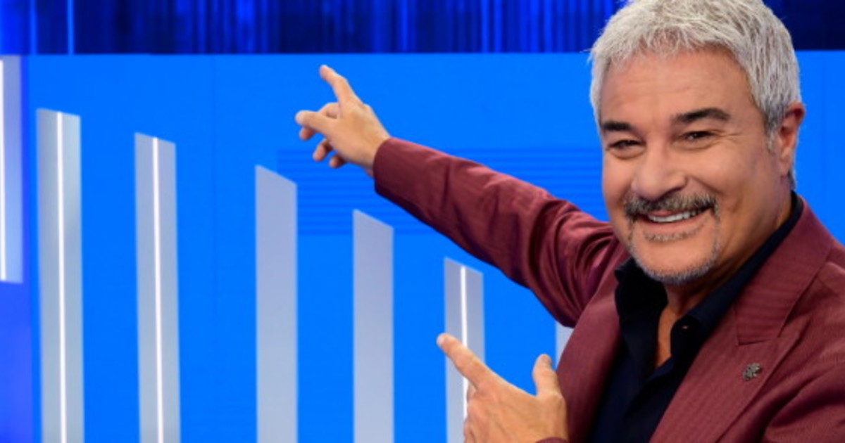 Reazione a Catena, la lezione di Pino Insegno: tutti muti Reazione a Catena, la lezione di Pino Insegno: tutti muti