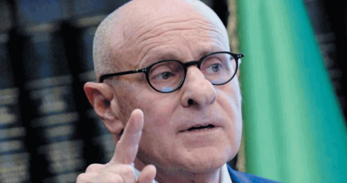 Fabio Rampelli inchioda il M5s: "Balle sui soldi dei parlamentari" Fabio Rampelli inchioda il M5s: "Balle sui soldi dei parlamentari"