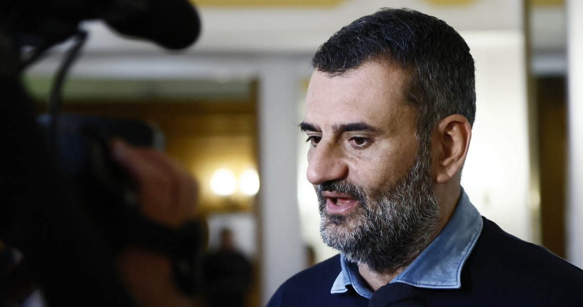 De Luca affonda il Pd, esplode il caso Decaro: "Piccolo problema, niente da dire?" De Luca affonda il Pd, esplode il caso Decaro: "Piccolo problema, niente da dire?"
