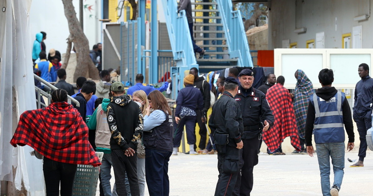 Radicali, sceneggiata all