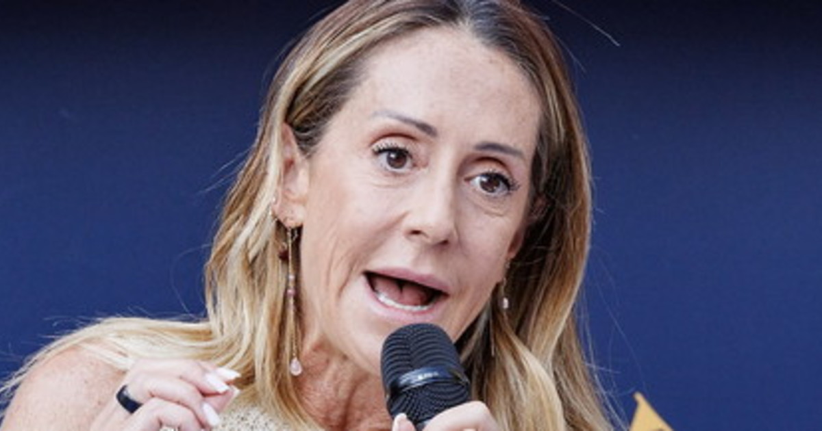 Arianna Meloni lancia Acquaroli: "Mani pulite e scarpe sporche di fango", bordata al Pd Arianna Meloni lancia Acquaroli: "Mani pulite e scarpe sporche di fango", bordata al Pd