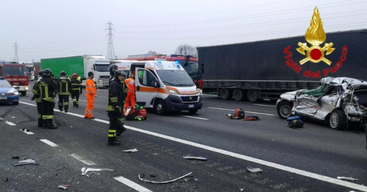 A4, auto contromano: inferno e strage, 4 morti e un ferito gravissimo A4, auto contromano: inferno e strage, 4 morti e un ferito gravissimo